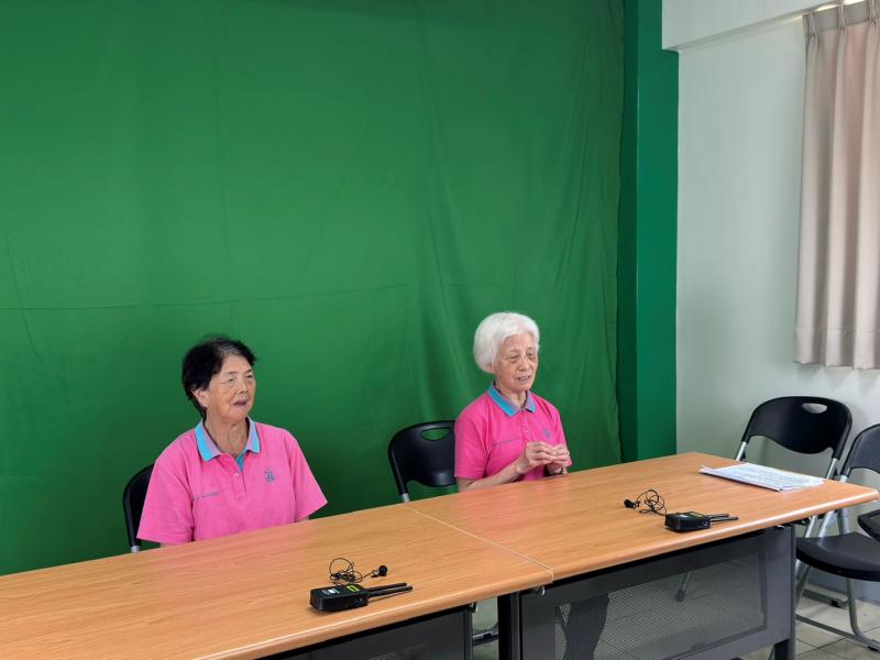 從鏡頭前的緊張到笑聲不斷，每一刻都是真情流露。這不只是一次直播，更是一場跨世代的交流與感動。邀請您一起見證長輩們的精彩時刻，為他們按讚、留言、加油！