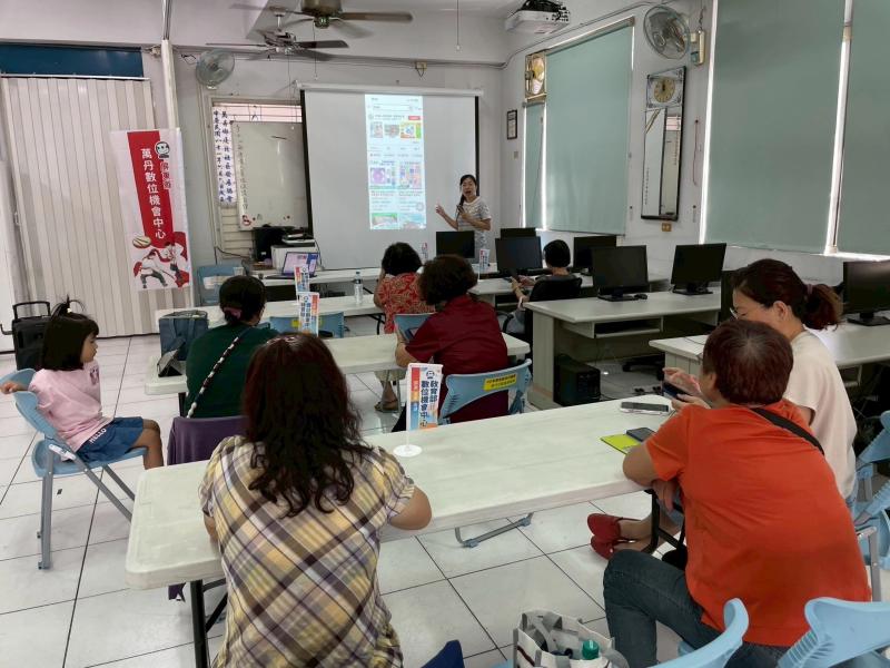 學員們很認真學習