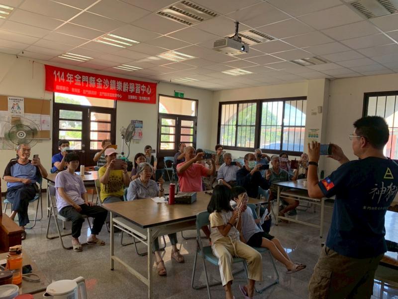 老師示範拍攝技巧