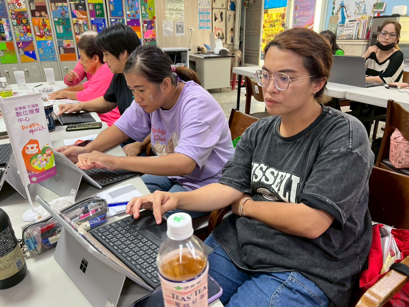 學員認真上課的樣子