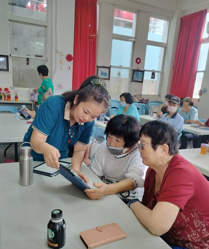 《平板樂活好幫手》不只是教會長者使用平板,更是打開數位世界的一扇窗。