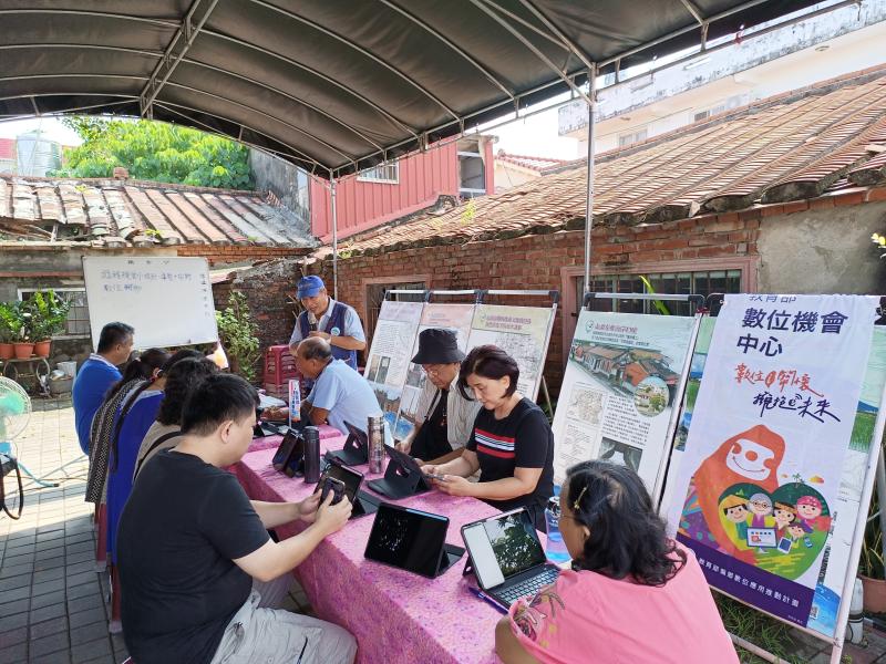 學員透過Google地圖學習導覽規劃。