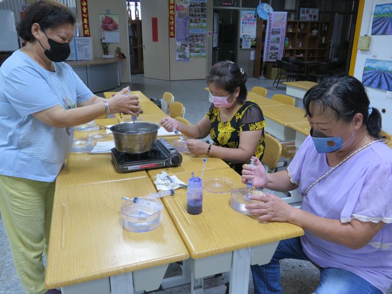 學員實際操作果凍花製作