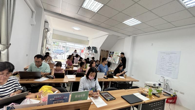 Canva海報製作練習。