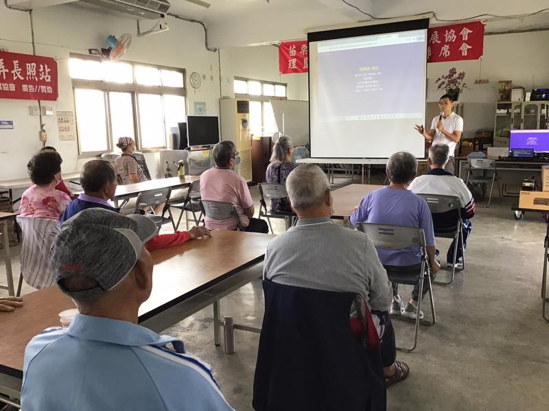 課程內容為防詐騙宣導,以政府普發一萬元為議題