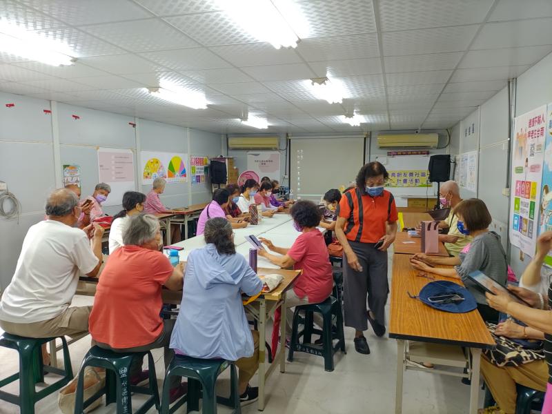 學員報到後，聽取講師說明今日課程重點與行程