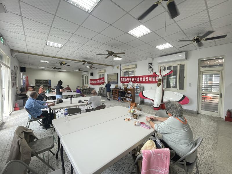 老師以常用的三個APP來進行教學