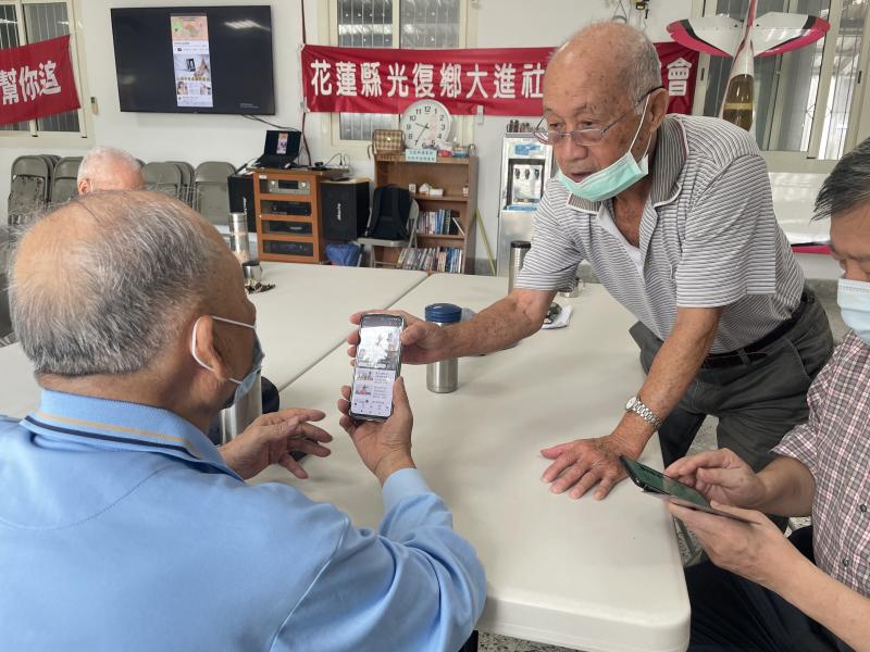 學員之間討論中