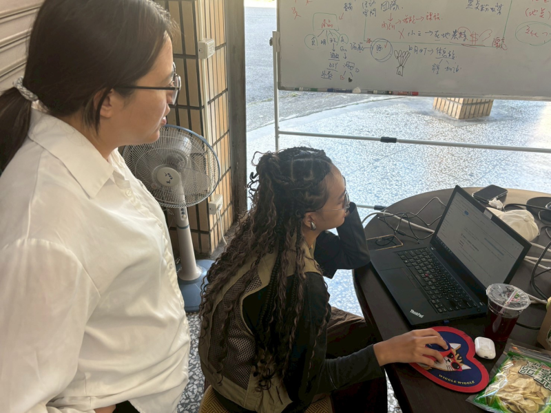 在這堂「文化數位化與社會責任」的課程中，講師不只是單向講解，而是鼓勵學員們多動腦、主動思考，並提出自己的疑問與想法。