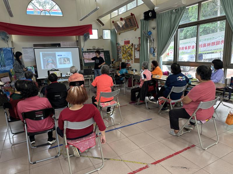 老師講解課程內容