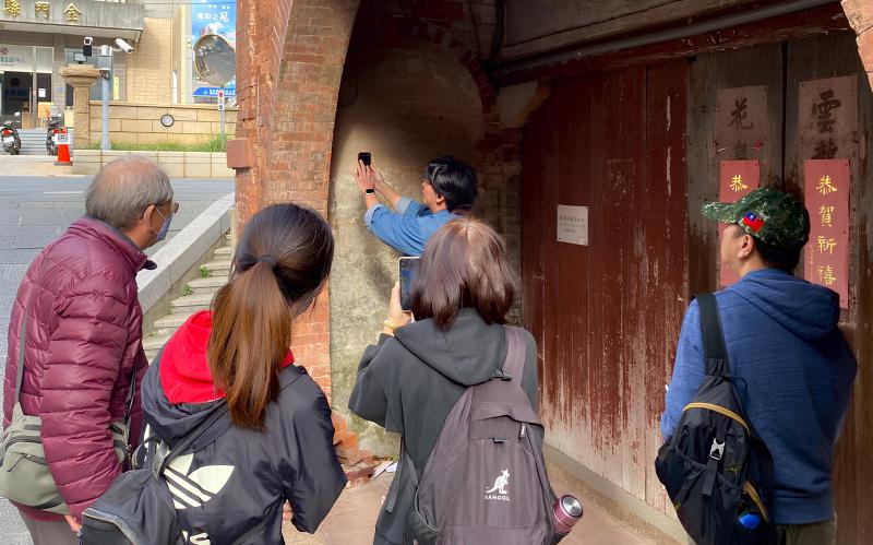 老師示範構圖技巧