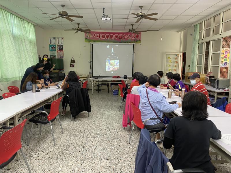 老師講解課程內容