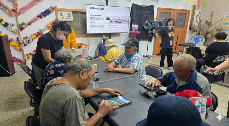 教導學員用AI科技搜尋與生成圖，讓長輩真正做到搜尋不求人