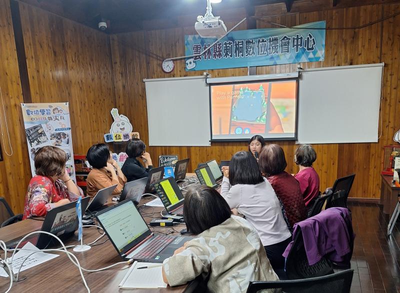 學員聚精會神學習AI技巧