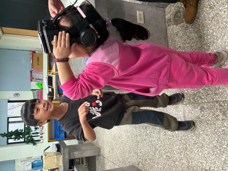 透過VR體驗新世界，學習方式變得更有趣也更生動。