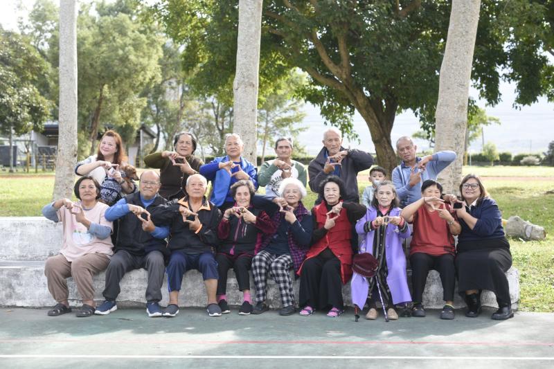 實際操作外拍，學者即使是老人也能活到老學到老