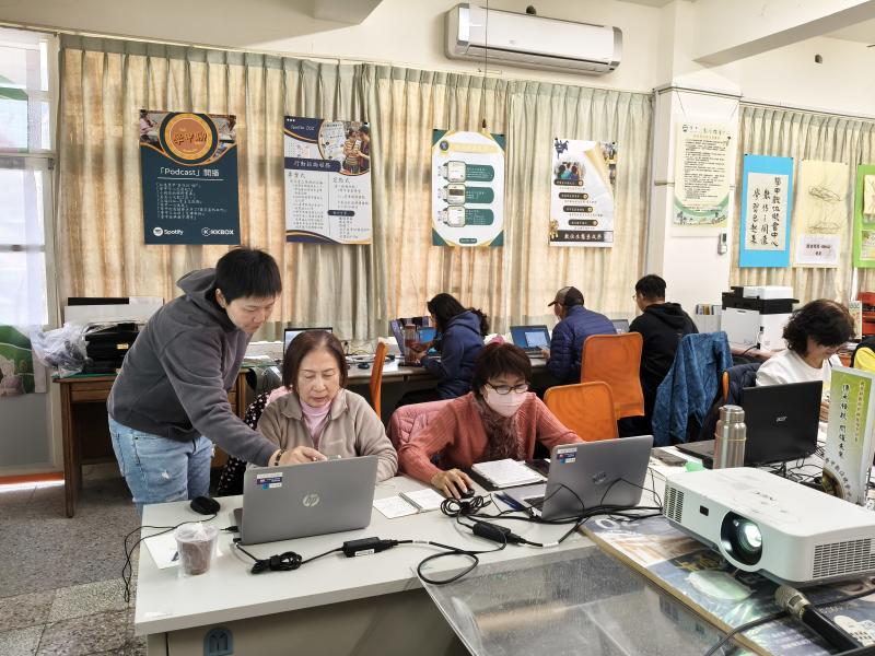 把修復完成的老照片轉換成會動的影像，讓人物彷彿重新活了起來，為舊照片注入新的生命與故事。