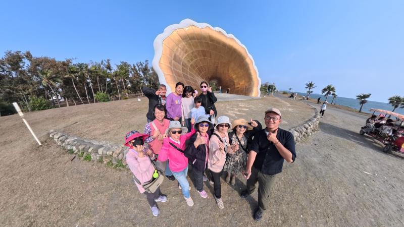 外出實際取景，講師邀請大家一起拍合照