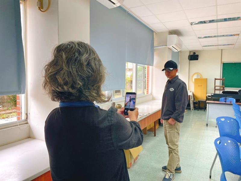 「學員互拍」的實戰演練,互相指導姿勢,為彼此拍出好照片。