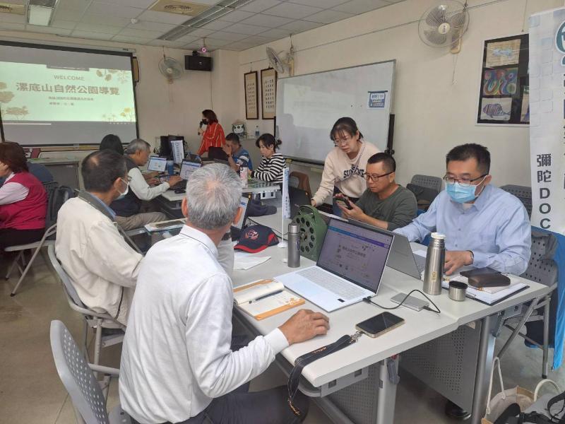 講師教大家如何用現代的數位軟體，串聯土地與未來的橋樑。