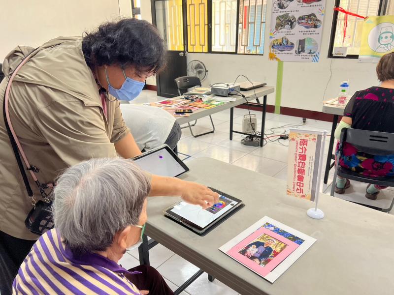 老師教受怎麼使用平板繪圖