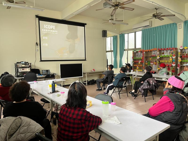 透過影片敘述，讓長者了解什麼叫做六大能力指標，進而了解自身在哪個能力上尚待加強或是欠缺而有所預防。