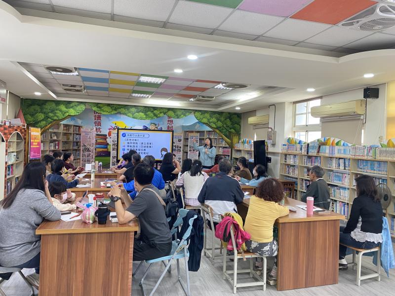 今年的第一門課就大爆滿，大家對數位的學習動力滿滿