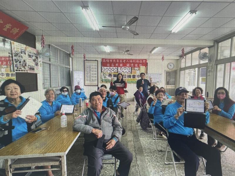 課程圓滿成功！長輩們開心秀成果，數位素養深耕社區，大家越學越健康！