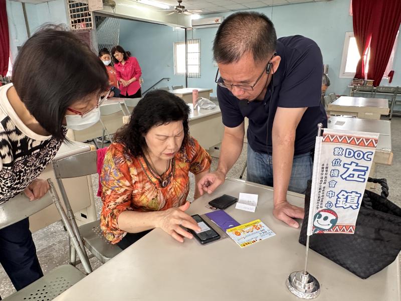 指導學員一步一步完成帳戶設定等相關流程