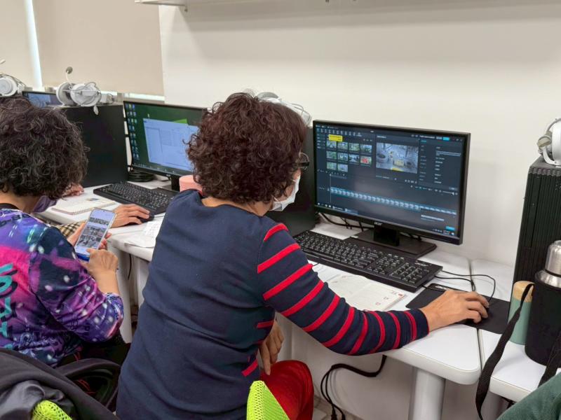 學員很認真的排列影片順序,整理出屬於自己的影片脈絡