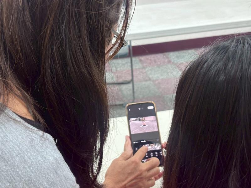 並且與學員分享與交流。