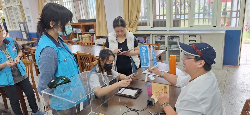 老師於實作時講解