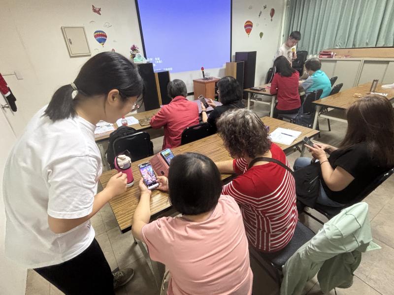 親手體驗AI修復老照片,學習數位科技新應用