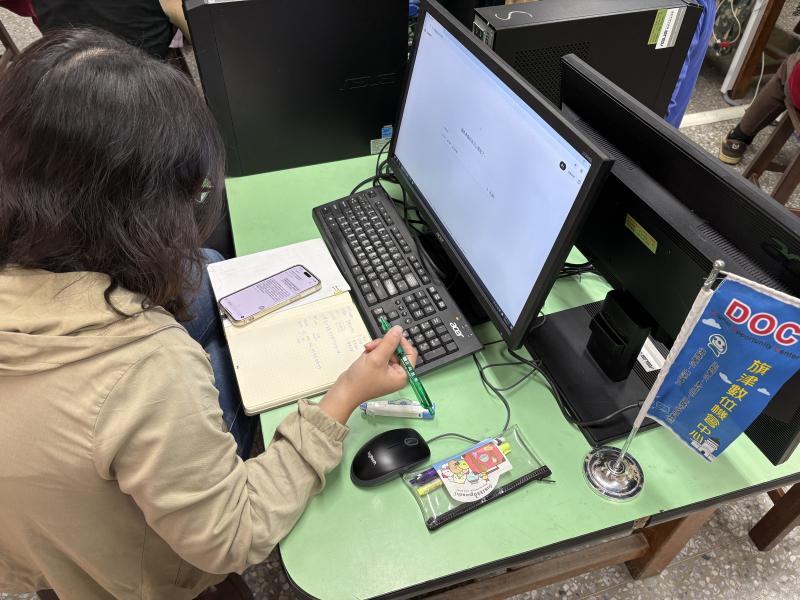 學員認真聽講並撰寫筆記,紀錄課程所學到的滿滿乾貨