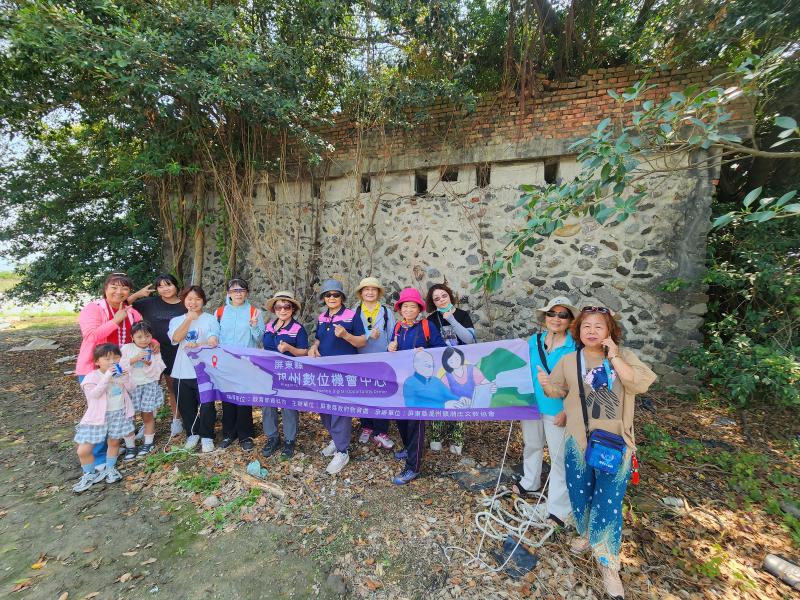 日治時期興建潮州耐爆通信所與掩體,為台灣早期防爆軍事建築之一。戰後飛行場裁撤,僅存跳傘場與部分遺構,見證戰爭與時代變遷,卻未列文化資產,令人惋惜。