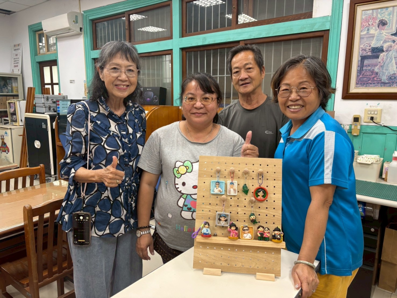 學員們與作品合照