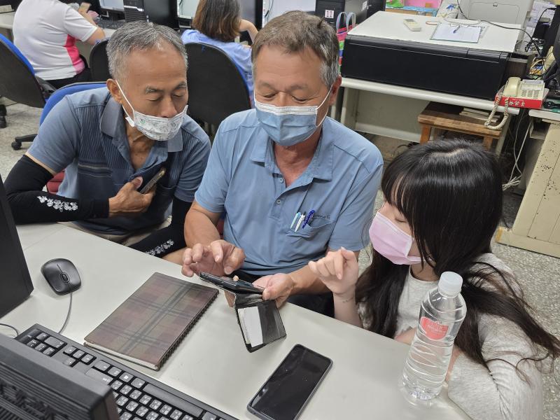 老師解決學員遇到的瓶頸。