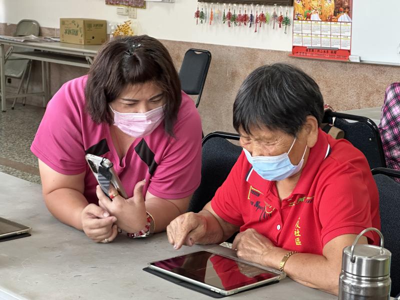 社區工作者幫忙