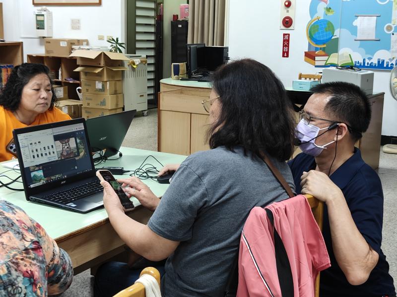 學員有遇到問題，老師耐心指導