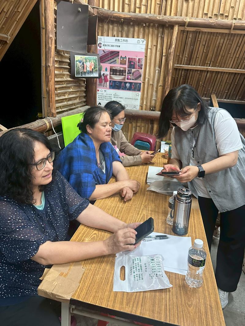 講師與學員間的互動非常熱絡..大家對於數位學習的心態真的很有要進步的想法