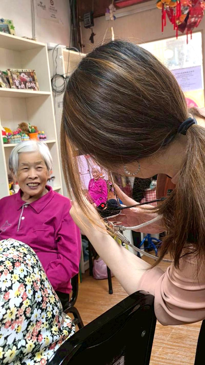 老師給與長輩協助