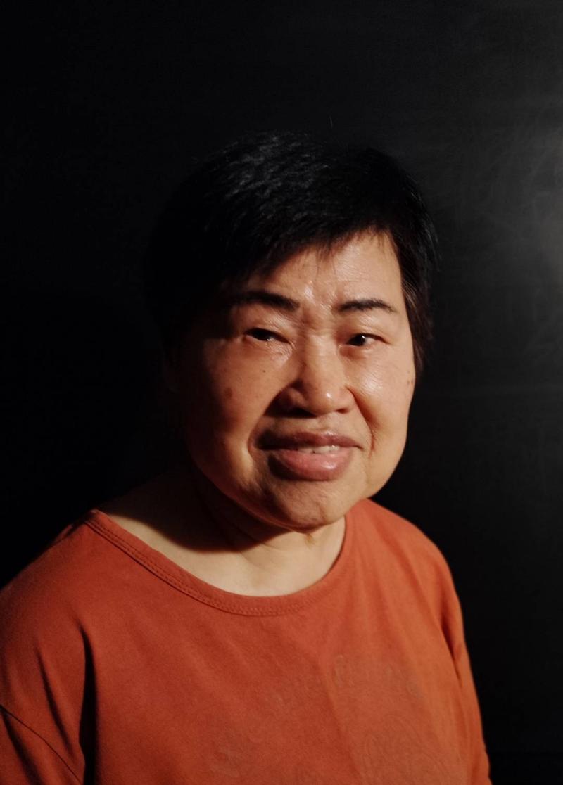 此照片以側光拍攝，可凸顯照片主角的輪廓。