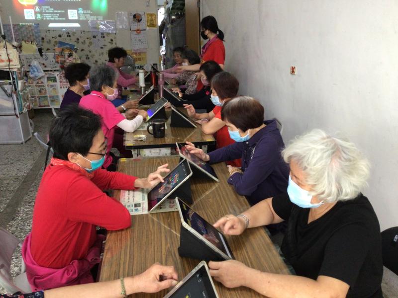 長者用心在學習操作