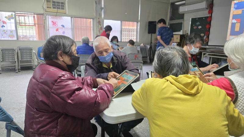 課程中安排輕鬆互動遊戲，讓學員放鬆心情，在愉快氛圍中增進交流與學習效果