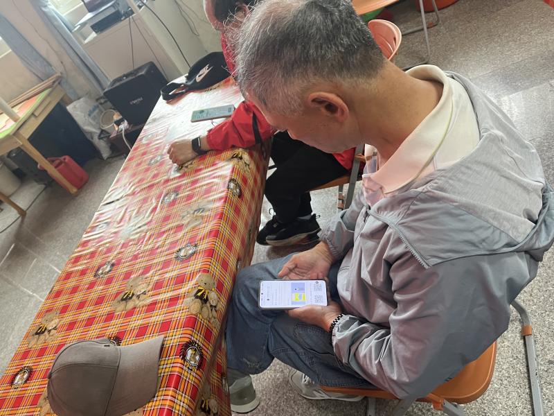 這類數位實作作品將抽象的資訊觀念具體化，呈現了在金寧鄉昔果山活動中心的學習進程。