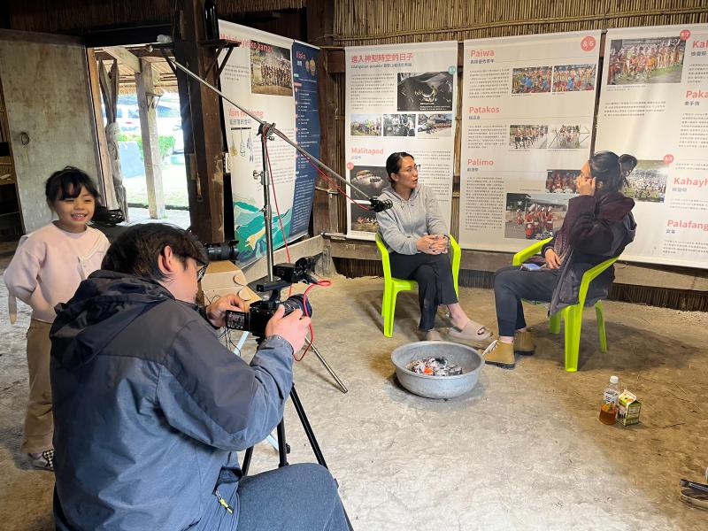 培養口語表達與聲音情緒運用，學習錄音設備操作、收音環境設定及基礎剪輯技巧，提升音質與節目品質。