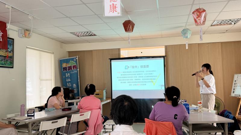 結合Pantone膚色概念與實際案例，引導學員觀察自己的膚色冷暖、明暗與飽和度，理解每個人都有適合自己的色彩。