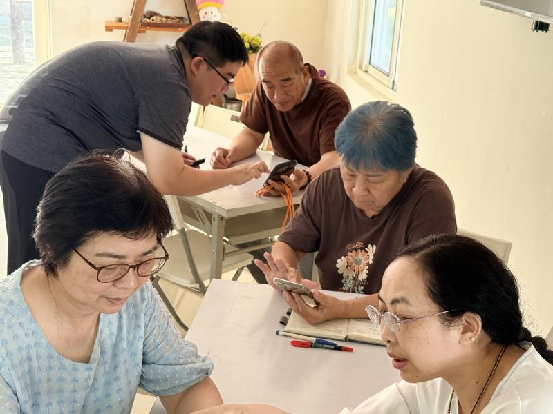 不僅提升社區工作者的數位應用能力，也促進跨世代交流與創意思維培養。