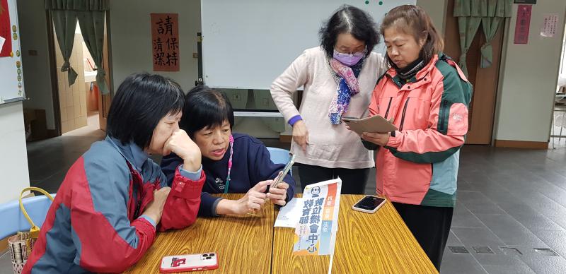 數位學習沒有年齡限制，講師鼓勵大家透過一次次嘗試與操作，大家都能用手機記錄生活、分享故事，勇敢踏出數位創作的第一步。