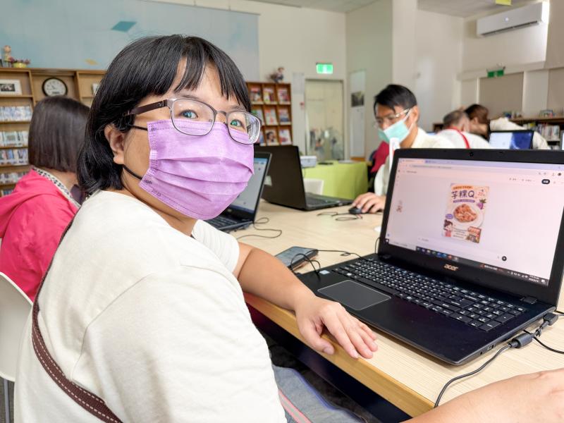 掌握標題、主視覺、資訊層次，用AI一鍵生成完整海報。